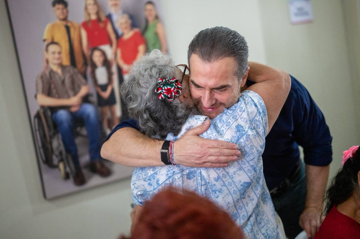 AdrianDeLaGarza's tweet photo. Seguimos creando espacios dignos para nuestras y nuestros adultos mayores, donde puedan aprender, convivir, mantenerse activos y disfrutar esta etapa de la vida.

Así seguimos construyendo comunidad: generando espacios para compartir, acompañarnos y crecer juntos.

En Monterrey trabajamos para que cada etapa se viva con bienestar, respeto y nuevas oportunidades.

#AquíSeResuelve