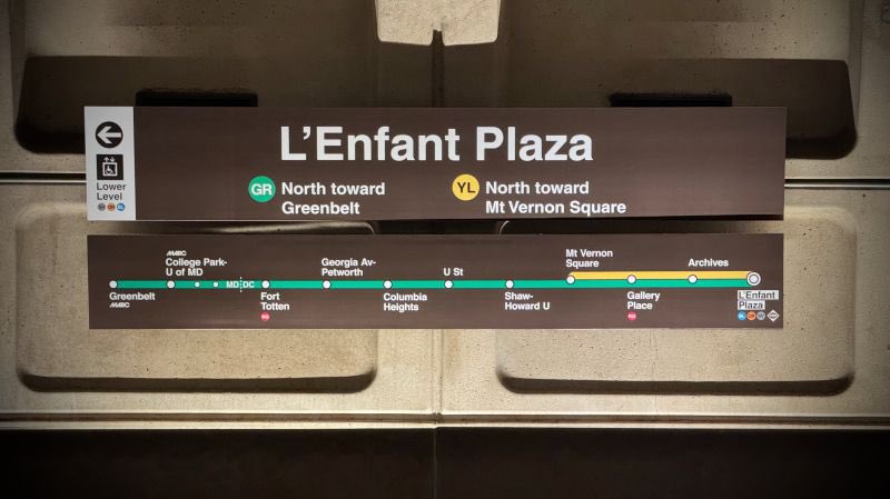 maxtmcc's tweet photo. rare Metro L, these are ugly and make wayfinding worse. This was good! Just keep it! https://t.co/4pZN9mIwto