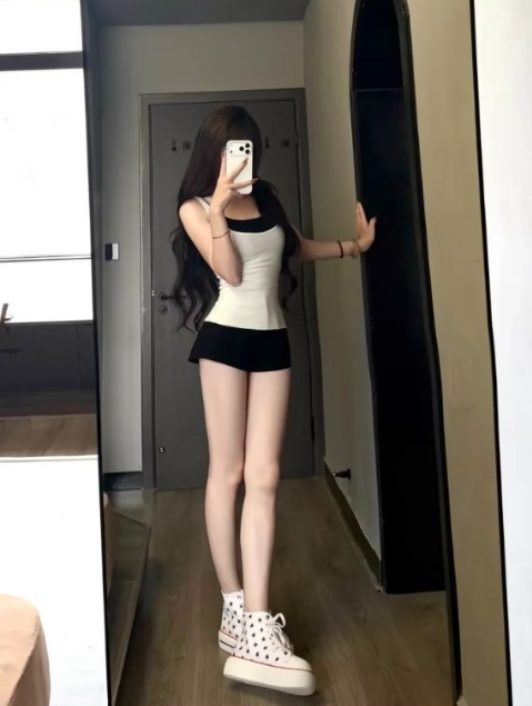 deivi8204's tweet photo. 新人刚玩x 开学典礼    

想发点照片  

  有人锐评女大福照吗   

 直接给不墨迹  发完我要删了…. https://t.co/dRhE24An8U