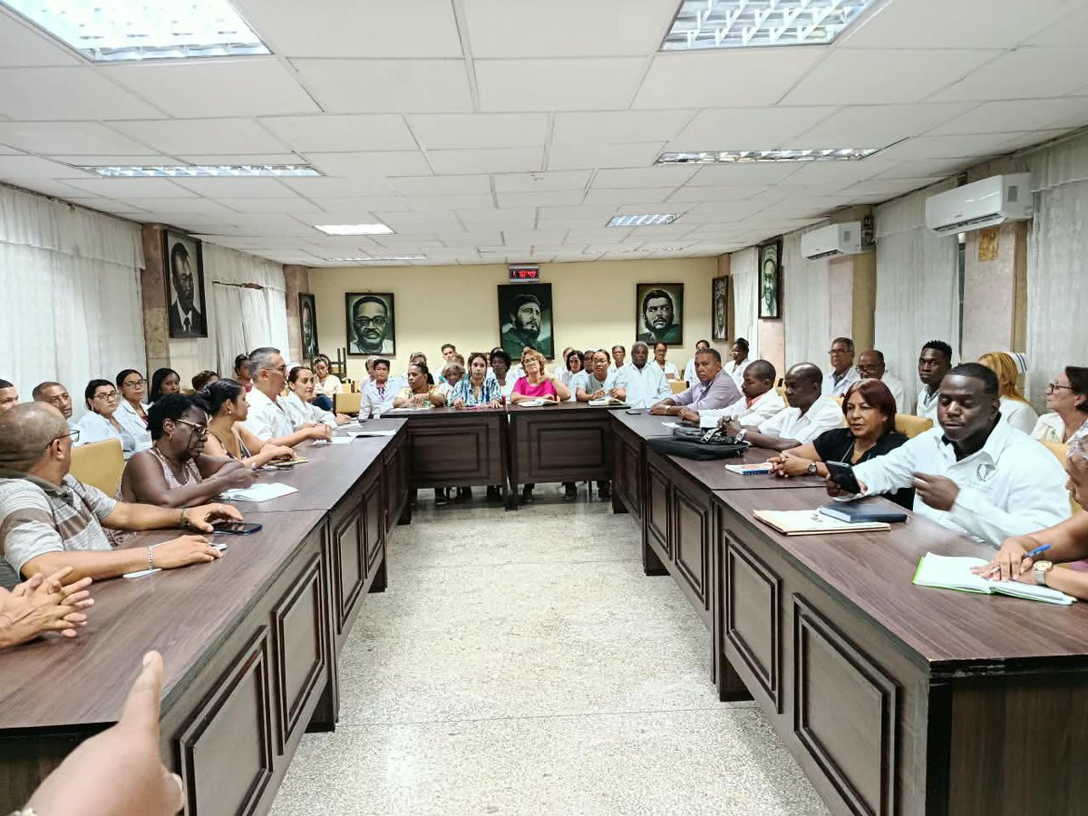 TorresBron18624's tweet photo. La mejor carta de presentación para la visita ministerial de hoy fue, sin dudas, nuestro equipo humano. 🤝
Profesionales que eligen quedarse, formarse y dar lo mejor por cada vida salvada @pami_org_ar. ¡Gracias por el agasajo y el recibimiento! https://t.co/G5Vvo8strE