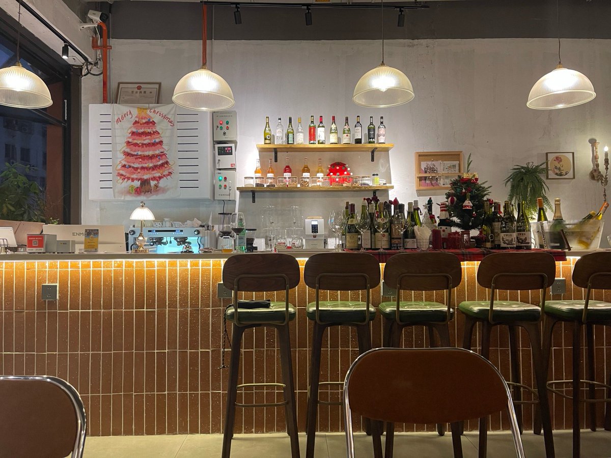 DoquKaNaKtAy's tweet photo. Just tried the new zero-gravity coffee brew at the downtown café! Feels like sipping on a cloud of rich, smooth flavor that lingers just right https://t.co/MsBEZ9DObu