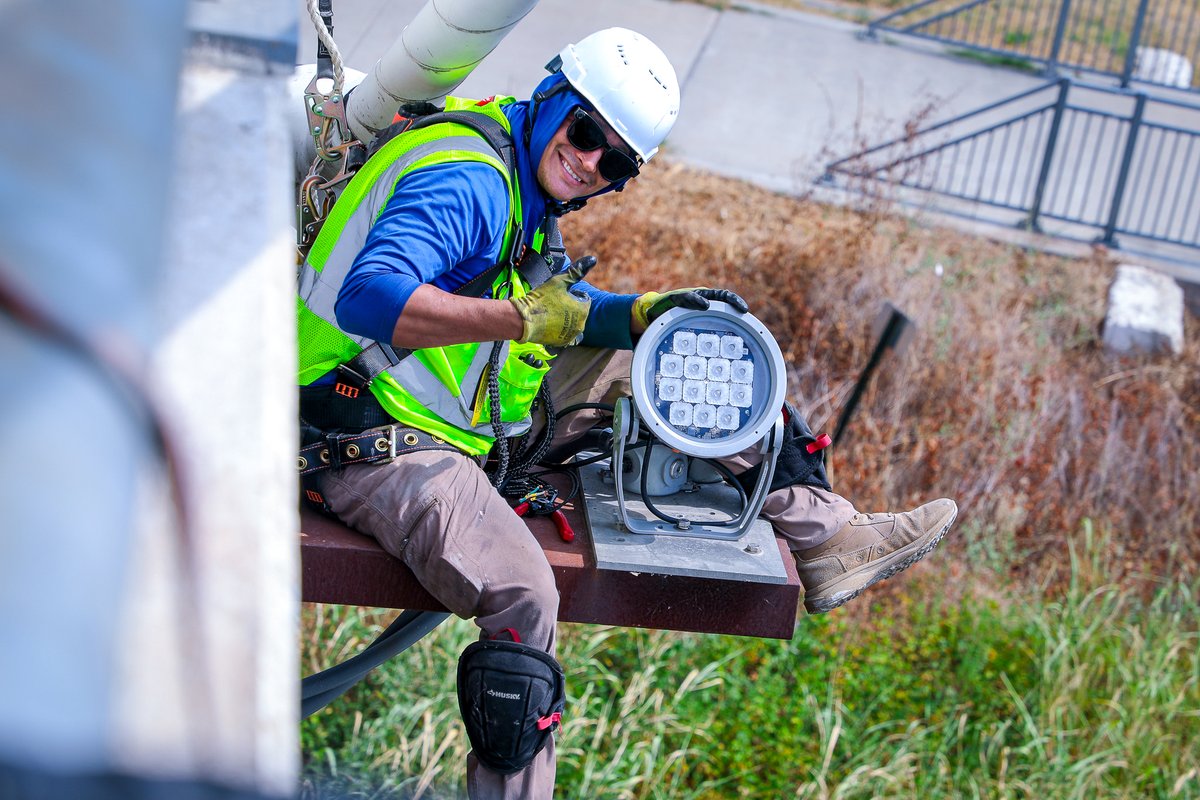 cityofwaco's tweet photo. Repairs and replacement of lighting along the I-35 frontage road bridges over the Brazos River near @McLaneStadium are underway!
#wacotexas #wacotx #forwacoans #wacopublicworks #wacoroads #wacoconstruction https://t.co/9i3vqTimYP
