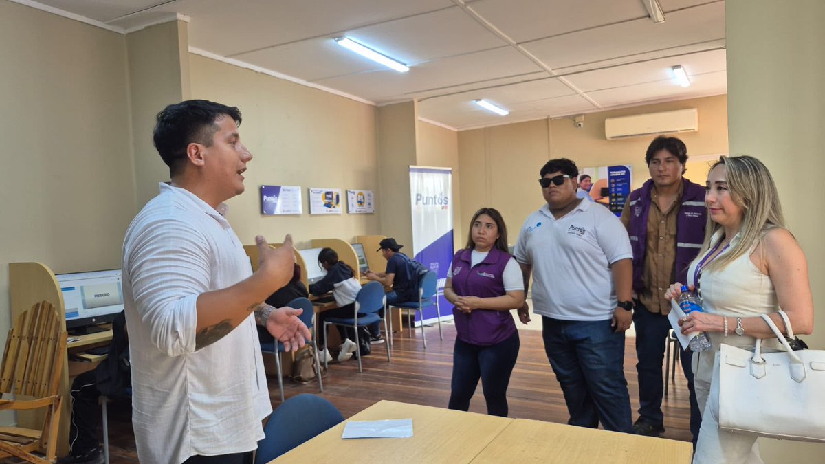 MIT_Ecuador's tweet photo. #SantaElena | Más oportunidades para emprender y crecer con tecnología. 📲

La Subsecretaria de Fomento de la Sociedad de la Información y Economía Digital, Giovanna Córdova, junto al director distrital de Santa Elena, Iván Oñate, participaron en la brigada social “Por un Nuevo Ecuador”, desarrollada en la comuna de Ancón.

Durante la jornada, se acercaron a la ciudadanía y emprendedores servicios y herramientas para aprovechar las Tecnologías de la Información y Comunicación (TIC), fortalecer sus iniciativas productivas e impulsar el desarrollo local.

En este espacio brindamos:

✅ Orientación sobre programas y proyectos de inclusión y economía digital.
✅ Información sobre los Puntos Digitales Gratuitos y los servicios disponibles.
✅ Acompañamiento para el acceso y uso de servicios digitales que aporten al crecimiento de sus negocios.

🤝💻 Construimos juntos el Ecuador Digital.