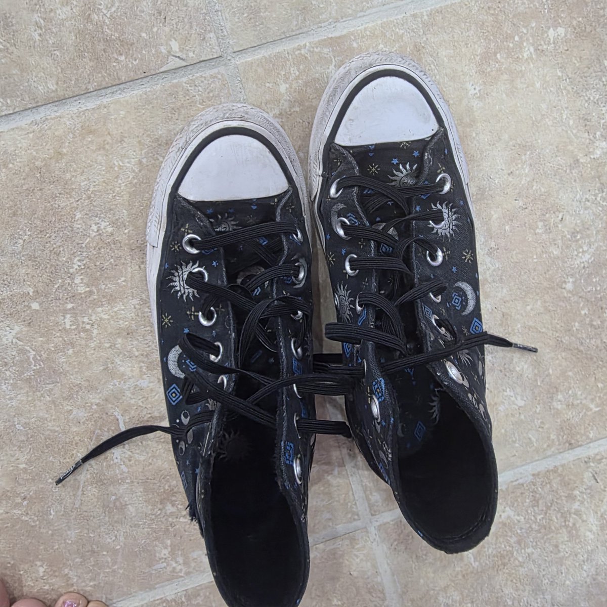QueenOFnpc's tweet photo. Selling them
Stinky old shoes for sale
They ripping and am still wearing them lol cashapp only.
#oldshoes #spoiledbrat #oldconverse #stinkyshoes #feetFetish https://t.co/ezfbWjXjDR