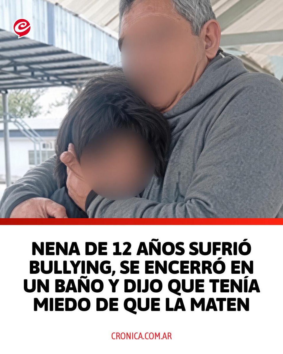 Cronica_ok's tweet photo. 🏫 BULLYING EN SANTIAGO DEL ESTERO

😔 Una dramática escena se vivió en una escuela primaria de Quimilí, Santiago del Estero, luego de que la madre de una alumna de 12 años denunciara un caso de bullying que derivó en un ataque de nervios. La menor, que padece Trastorno del Espectro Autista (TEA), fue hallada en un baño del establecimiento en medio de una crisis de llanto.

😢 Tras ser asistida por docentes, expresó temor a que sus pares le quiten la vida. La madre radicó la denuncia policial y remarcó que no era la primera vez que atravesaba este tipo de situación. Desde la institución reconocieron no contar con gabinete psicopedagógico propio, aunque trabajan con un Centro Educativo Integrador (CEI).

💬 En su descargo, la mujer lamentó "vivir en carne propia" ver a su hija "queriendo autolesionarse" a raíz del hostigamiento, y aseguró que "ya no aguantaba más los maltratos de sus compañeros".

🗞️ Leé la nota completa en https://t.co/7VlTsm4EVo

#Bullying #SantiagoDelEstero #CrónicaTV