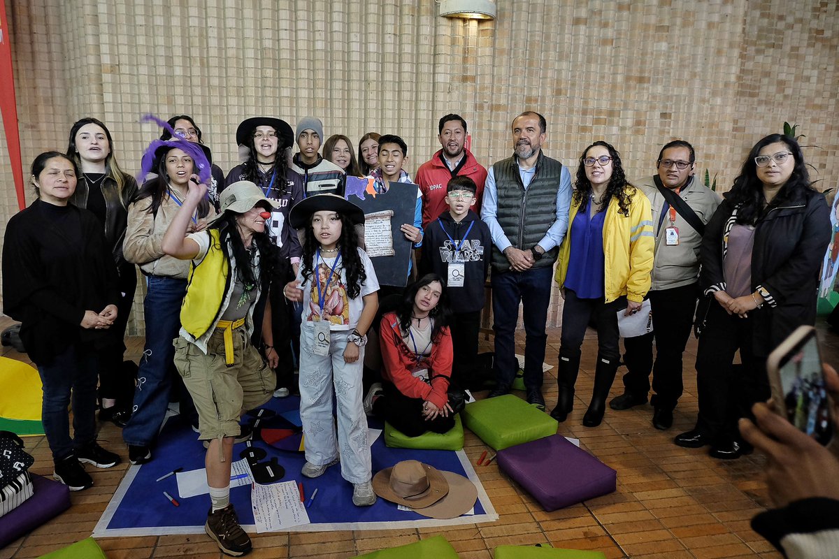 integracionbta's tweet photo. 🗺️✨ Las niñas, niños y adolescentes de Bogotá también construyen ciudad.

En la segunda sesión del Consejo Consultivo Distrital, consejeras y consejeros de las 20 localidades compartieron sus ideas, experiencias y propuestas para transformar sus territorios.

#AquíSíPasa https://t.co/8NA88CVsqv