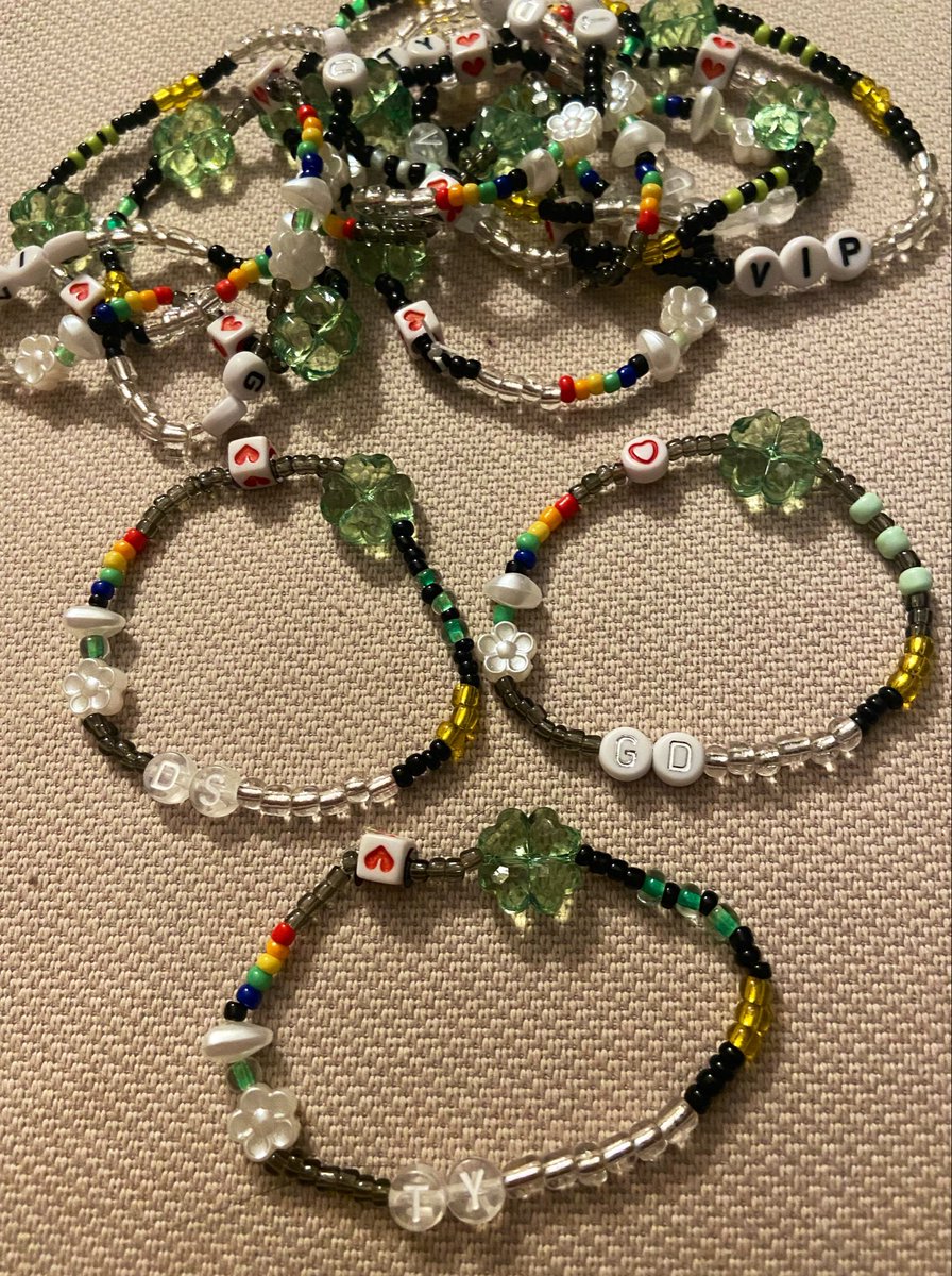 _morangodomal's tweet photo. bracelets for #BIGBANG in paris 🍀 https://t.co/ViVbZsWecS