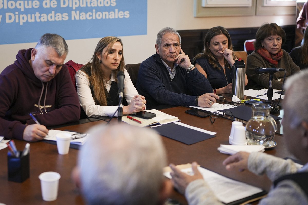 SergioOPalazzo's tweet photo. Hoy recibimos en el bloque de UP a los sindicatos que representan a los trabajadores de Granja 3 Arroyos.
Siete mil familias corren el riesgo de perder su empleo, hace meses que no cumplen y denuncian una mala administración empresaria que ha llevado a la angustia a los trabajadores y su familia.
Acordamos una serie de acciones conjuntas para llevar a cabo desde la Cámara de Diputados.