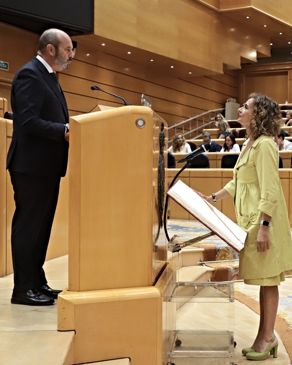 PabloSarrion's tweet photo. El Senado: un cementerio de elefantes. https://t.co/BWdXWBnqZJ