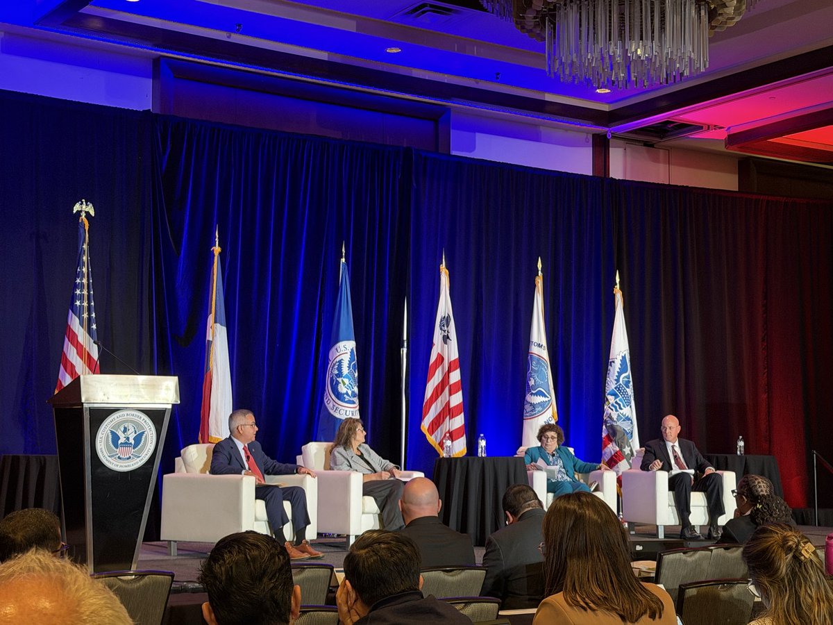 anfranzal's tweet photo. En el marco del 25• aniversario de la certificación CTPAT, la seguridad económica de la región T-MEC va de la mano con la seguridad trilateral de Canadá, Estados Unidos y México.
¿Será posible homologar la tecnología y utilizar un mismo idioma @aduanas.mx y @CBP , CTPAT y OEA? https://t.co/JqMI8PSjfe