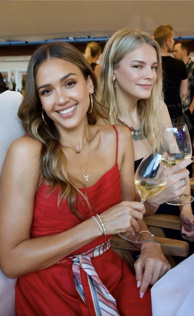 JessicaAlba466's tweet photo. Hello everyone! 👋❤️ I love you all so much! 🥰 I’m not sure if I still have fans here who truly care about me, but if you’re one of them, please feel free to text me here. I’d love to hear from you, connect with you, and share some special moments together.🥰🥰🥰🥰 https://t.co/PlziQfEljb