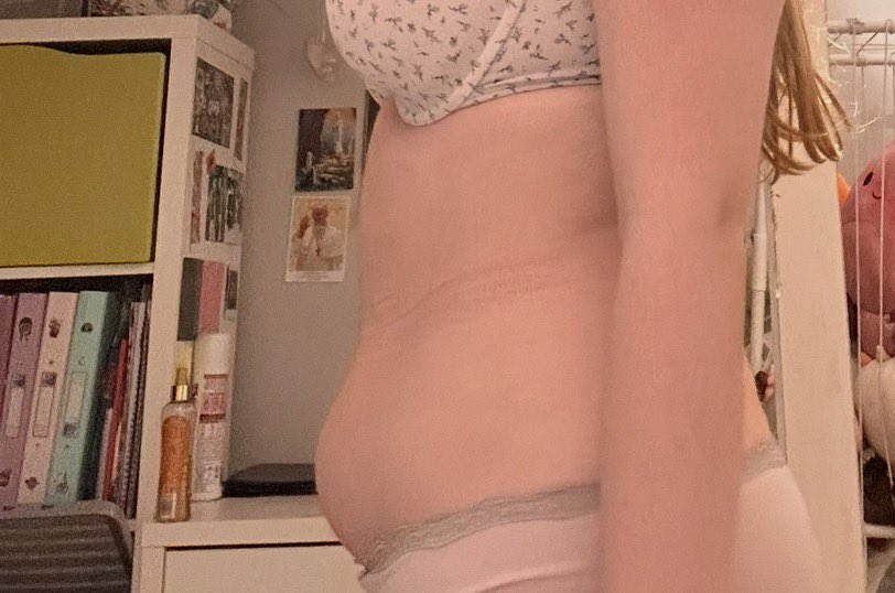 amels_angel's tweet photo. my hw morning vs my cw end of the day bloating https://t.co/FlDRfD8mbR