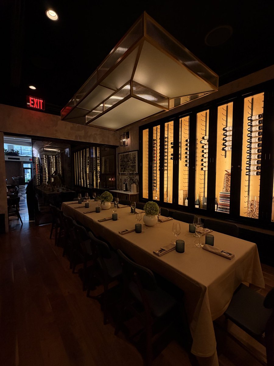 glosskitwsophia's tweet photo. Our dinner is coming up for the top app founders in nyc 😌 14 of you are coming. We have one spot left. Can’t wait to see you there. 

Dm or comment for invite https://t.co/v9jxI5r0E8