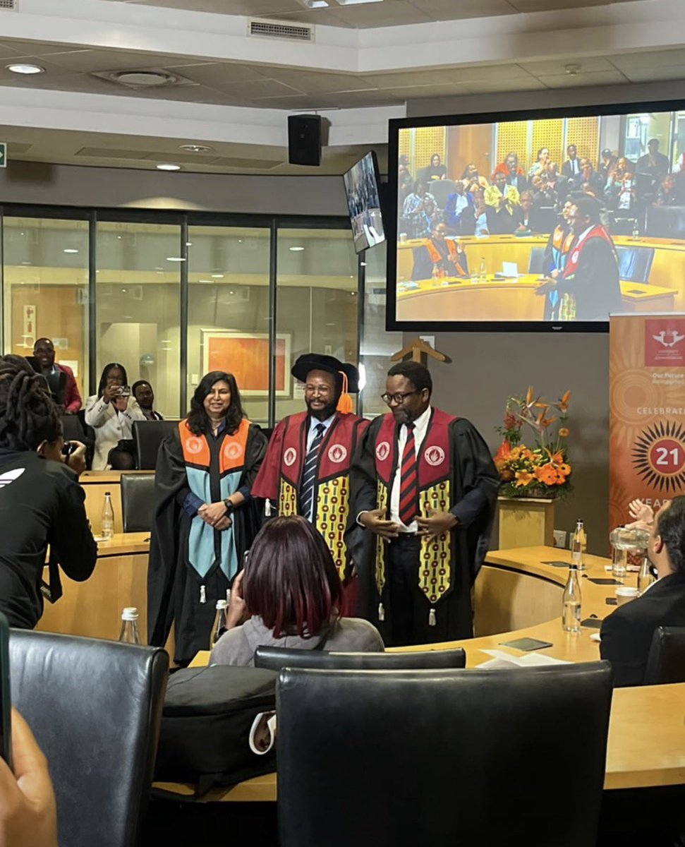 thatomadibo7's tweet photo. My hero my inspiration
The youngest, lecturer, senior lecturer, associate professor and now has become the youngest to be caped as a Full Professor in Political Science and International Relations in South Africa this evening. Prof Bhaso Ndzendze CONGRATULATIONS at 31 years old! https://t.co/YNWbhPz62w
