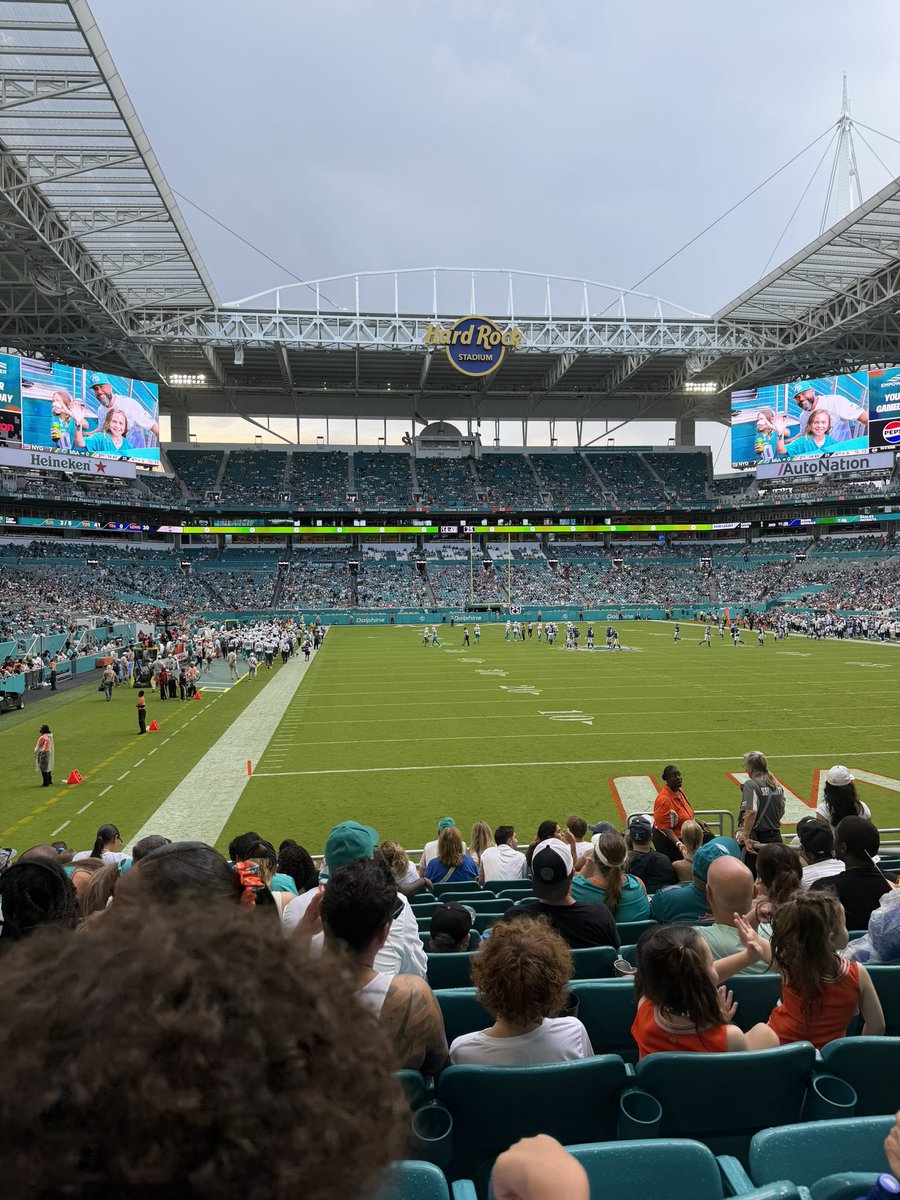 kingacosta6's tweet photo. Going to be out of town need to sell my tickets.
Sec 134 row 12

Chiefs @ Dolphins: $500 2 tickets + 1 parking pass

Bengals @ Dolphins: $600 3 tickets + 2 parking pass https://t.co/LC4fmGjNhL