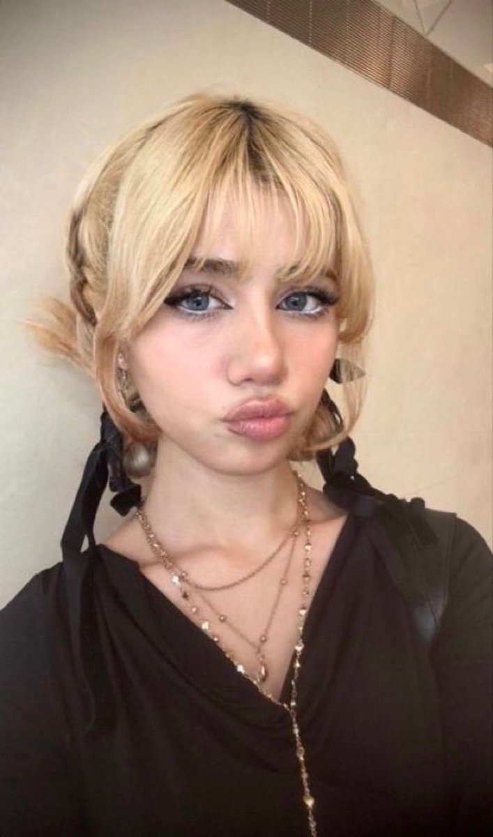Thhwe4's tweet photo. كريستين😵‍💫🐽 https://t.co/g3v0xefZ3Q