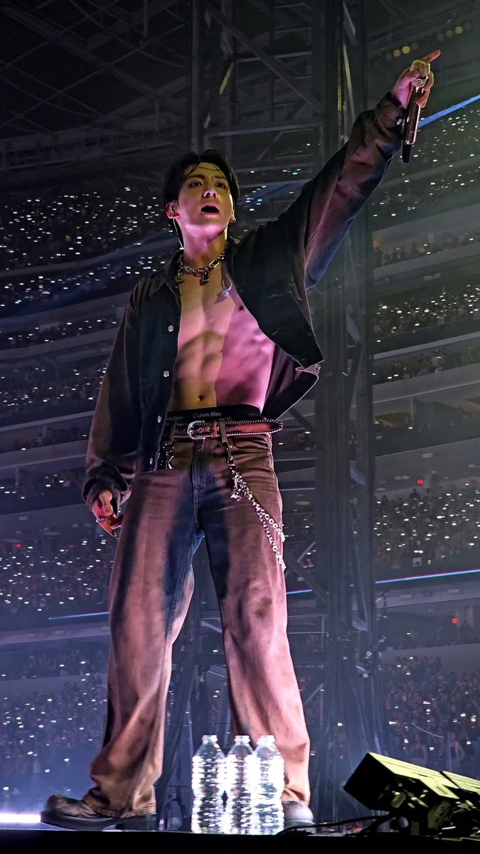 Tam_Z_7's tweet photo. Sharing this beauty. Credit to this awesome ARMY for sharing

“HERE IS YA'LLS DIGITAL FREEBIE FRESH FROM MY PHONE. No watermark cuz there's no way I will be gate keeping this.
Enjoy.”

IG: @Ddaeng.bae.ugh https://t.co/2qJzevj7SX