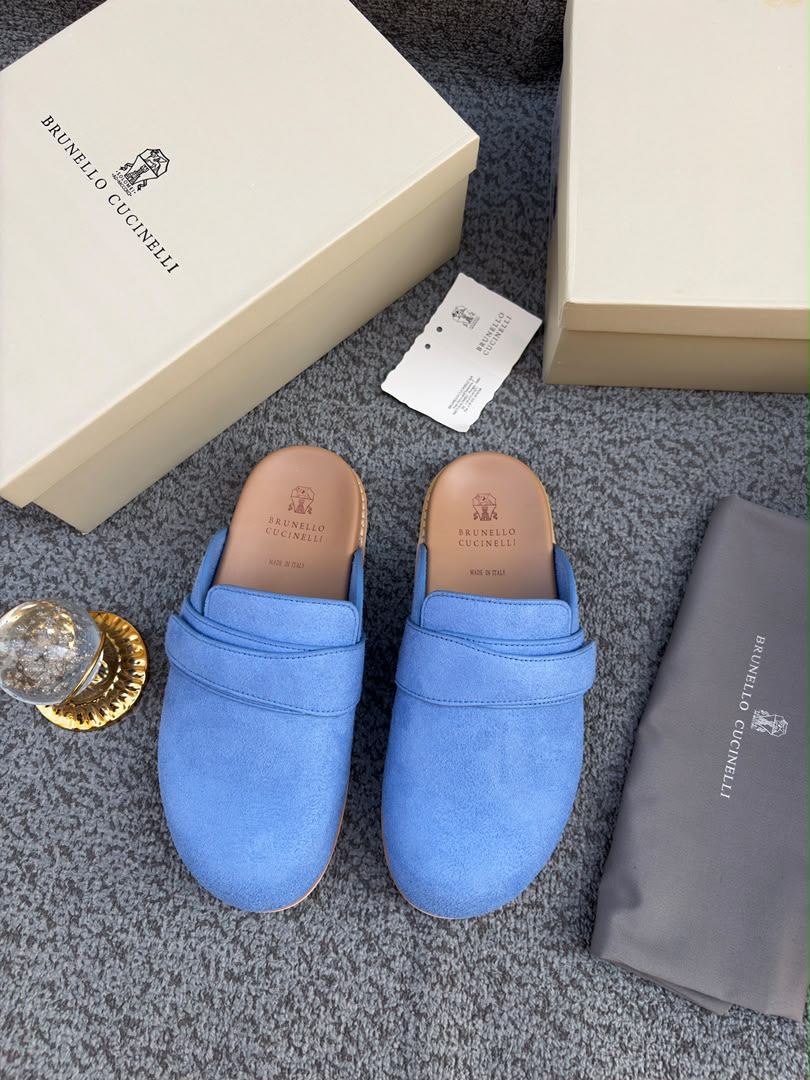 jaafaru_farouk's tweet photo. BRUNELLO CUCINELLI 🔥 
ORIGINAL QUALITY 
FULLY BOXED 🎁 
SIZE 39_45
60,000 NAIRA ONLY https://t.co/D13DlvN4IF