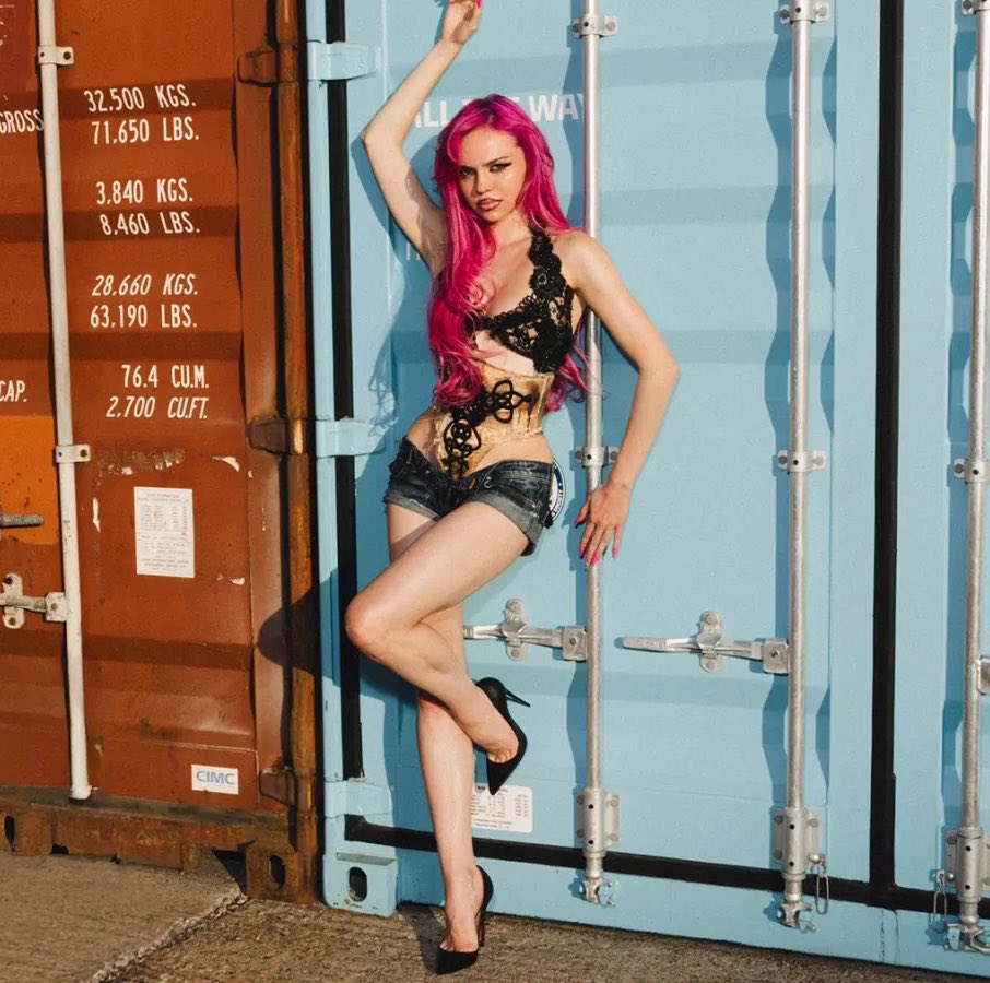 PopBase's tweet photo. ‘PRIMA’ by ADÉLA is projected to debut at #4 on the Billboard 200 chart with 54k units. (via HITSDD) https://t.co/FuFN52HxCR
