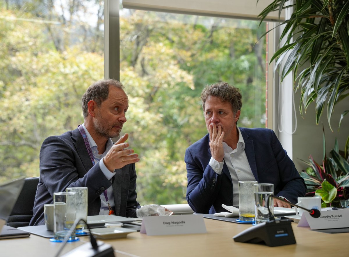 PnudColombia's tweet photo. Junto a @NoruegaenCOL seguimos trabajando por la conservación de los bosques tropicales. 

Nuestra agenda impulsa soluciones desde los territorios para contener la deforestación en la Amazonía y proteger la biodiversidad de la mano de las comunidades, como lo propone la #AgendaABC.

@MinAmbienteCo @claudiotomasi_ @JimenaPuyana @onucolombia