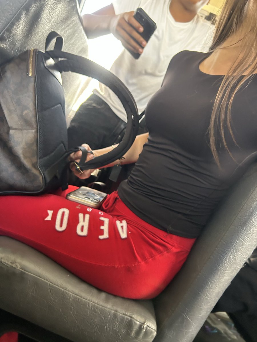 shas128's tweet photo. Her body is so perfect🤤🤤 #momsonn #creepshots https://t.co/aBnzZXzexE