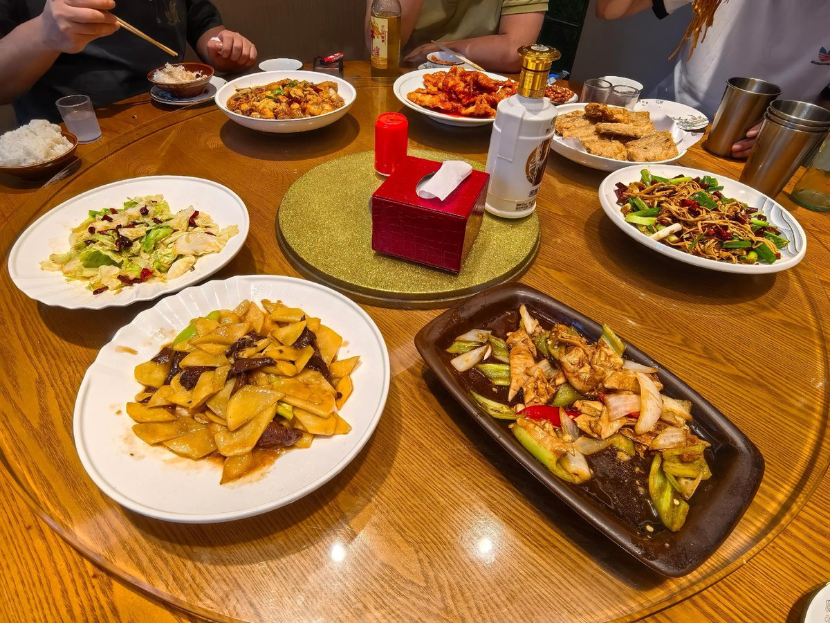 Omarellider23's tweet photo. Finally got to catch up with my old crew after months apart—laughs, bad jokes and way too many selfies in one night, perfect! https://t.co/j2LoXfATd3