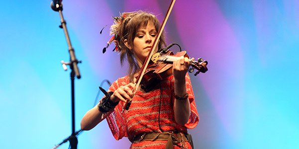 TicketStream1's tweet photo. ❄️Lindsey Stirling’s Upcoming Holiday Run “Snow Waltz Holiday Tour”❄️🎻✨❄️ Bringing epic violin, dazzling visuals & Christmas vibes to the stage. 🎄❄️ 👀 #LindseyStirling #SnowWaltz #HolidayTour #ChristmasMusic #LiveMusic #ConcertTour #TicketStream 🎻✨ https://t.co/g3HQ1Upabm https://t.co/7AkD3twsCp