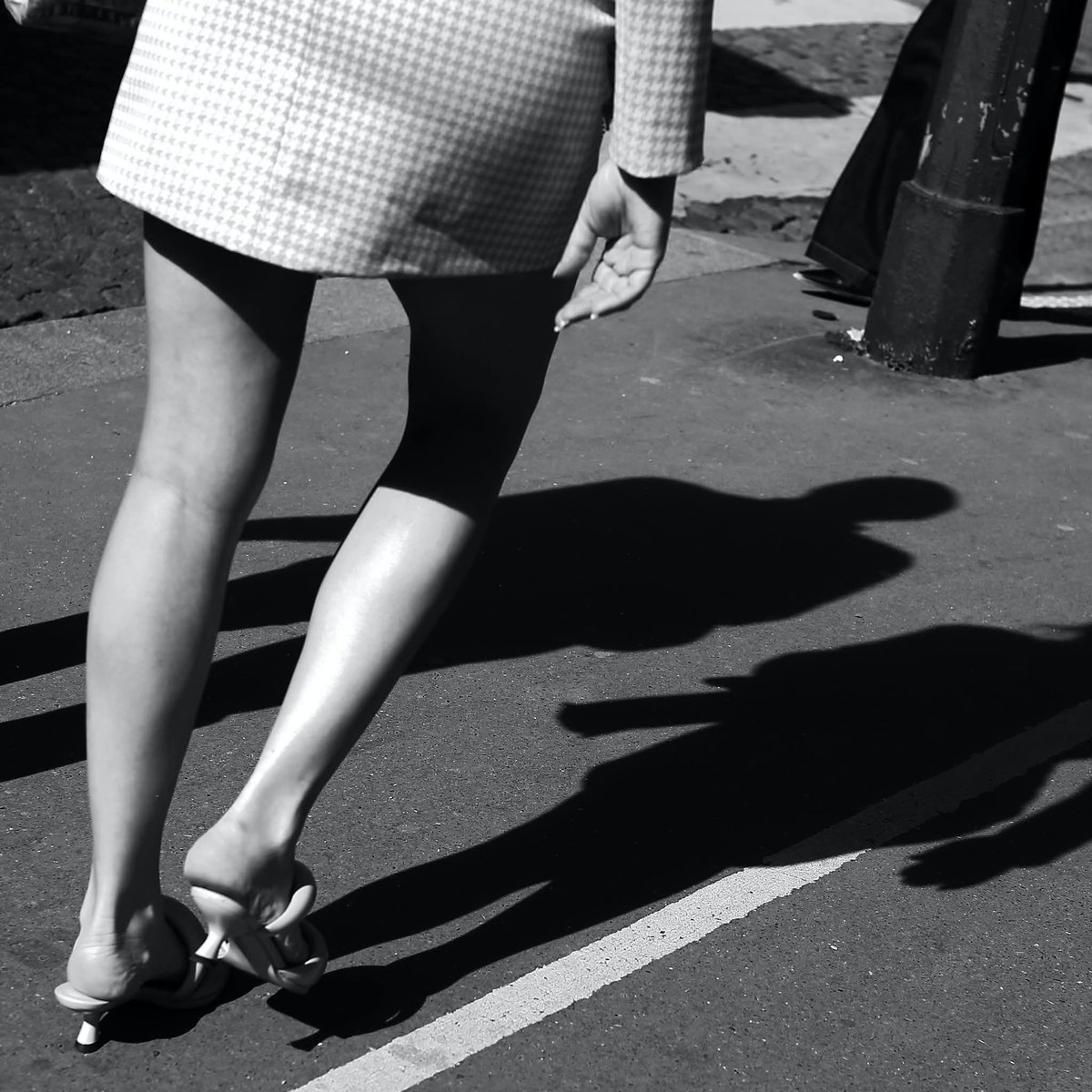 colinesss's tweet photo. Side by side 
#street #streetphotography #blackandwhite #Paris #pascalcolin #canon #50mm https://t.co/TTgUxo2mv9