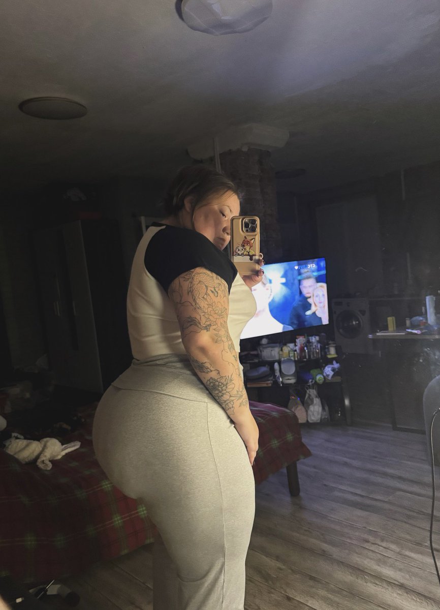Artemovakate12's tweet photo. #bigass  
🍑💪 https://t.co/NGCmroSN15