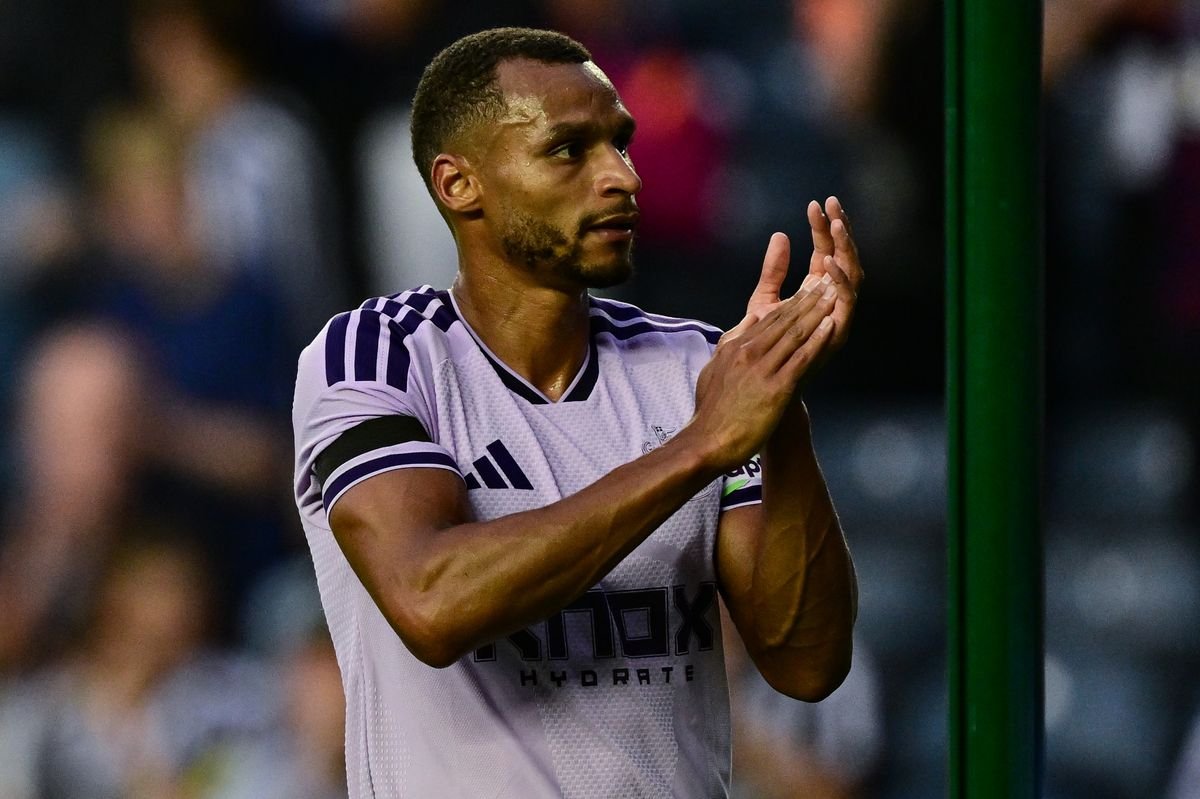 ToonTakeover_'s tweet photo. The Jacob Murphy criticism at present is fully justified.

His legs have gone, he constantly gives the ball away, can't take corners or free-kicks and dithers on the ball far too much.

He's finished at this level and shouldn't be playing for us anymore. 

Yet here we are.

#NUFC https://t.co/fn2w84AtvG