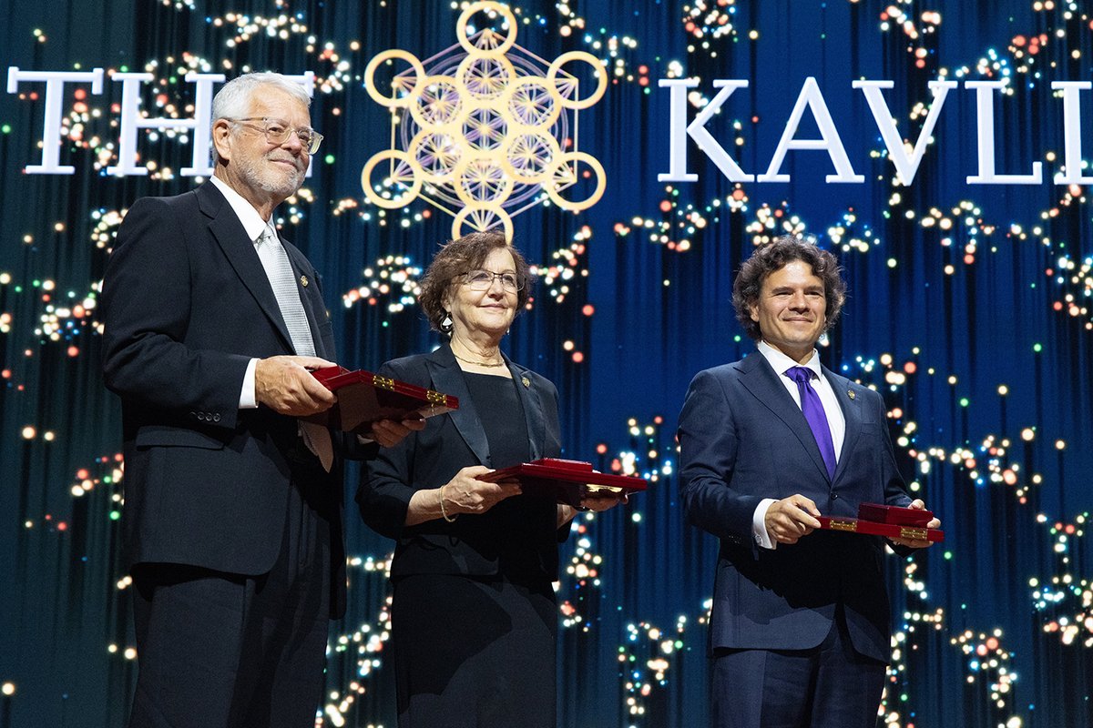 TexasScience's tweet photo. Last week in Oslo, Allan MacDonald received the @KavliPrize for Nanoscience. A physicist at @UTAustin, he was honored for helping establish the field of twistronics. Read more: https://t.co/Ui8ILuIf95 https://t.co/biXhLLOKOM