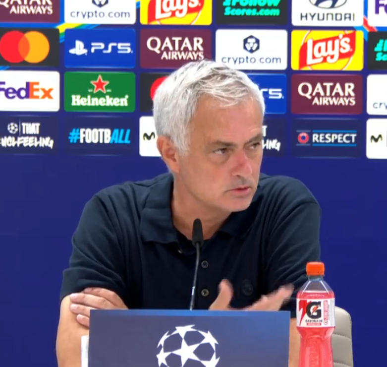 theMadridZone's tweet photo. 🚨 José Mourinho: "I keep showing love for Vini when I sub him out? He will ALWAYS have my love and respect when he works so hard for the team like this.

Does that mean he will start every game or play 90 minutes every game? No, but I will always respect players who give their all for the team."
