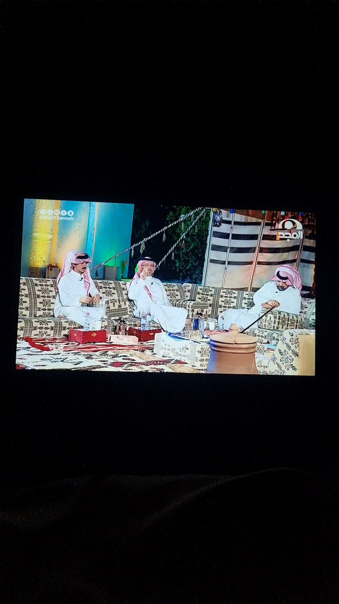al75704's tweet photo. رفيق السهرة البرنامج المفضل🤍
#الناس_والليل292 https://t.co/BFIb9pm1lw