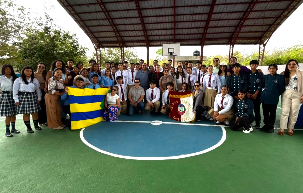 EducacionZ4_Ec's tweet photo. ✈️ 100 estudiantes de 7 instituciones de Manabí ya están en San Cristóbal para ser parte del 5.º Intercambio Pedagógico Manabí–Galápagos.

📚Jóvenes de #BachilleratoTécnico llegan para compartir una experiencia que une aprendizaje, cultura y gastronomía. https://t.co/rCmJmu0yWS
