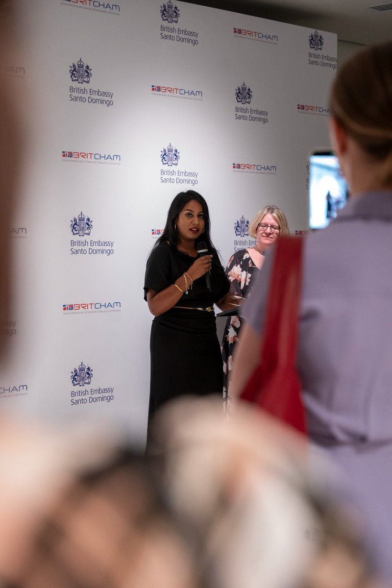 ukindomrep's tweet photo. 🤝 @Uma_Kumaran y @CarolvanderWalt compartieron con líderes empresariales, socios comerciales y aliados consulares de 🇩🇴. 

Gracias a @BritchamDR por reunir a la comunidad empresarial británica y dominicana para conversar sobre crecimiento, inversión y oportunidades compartidas. https://t.co/cFIkJbLoGB