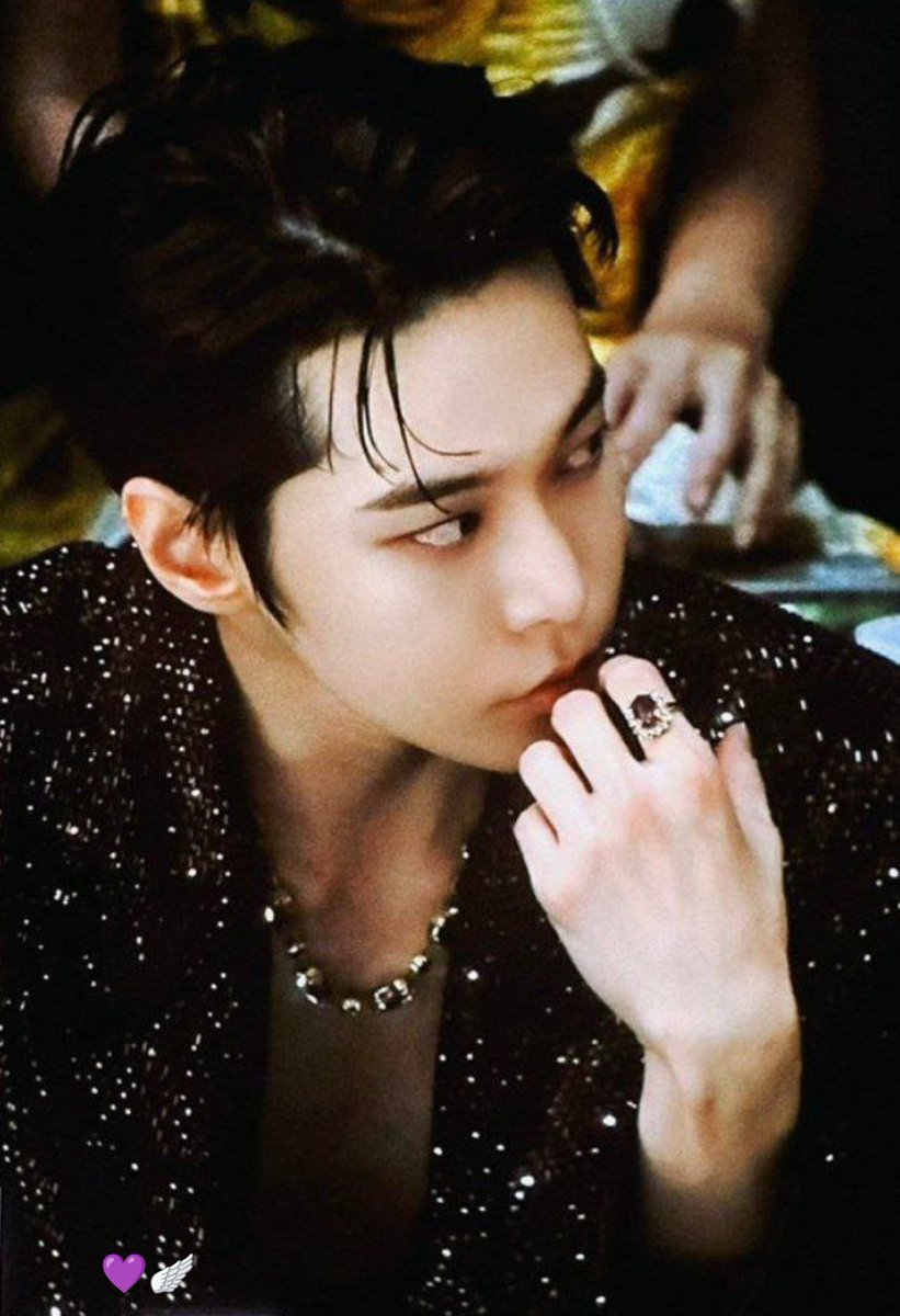 firefly_do0's tweet photo. Dolce and Gabbana will be able to choose whoever they want as global ambassador but Doyoung will truly remain the only prince, for elegance, bearing, beauty, refinement, regality, sensuality, charm. For me one and only 🪻🍀💜🪽
#도영 #DOYOUNG https://t.co/lEaHIbomPK