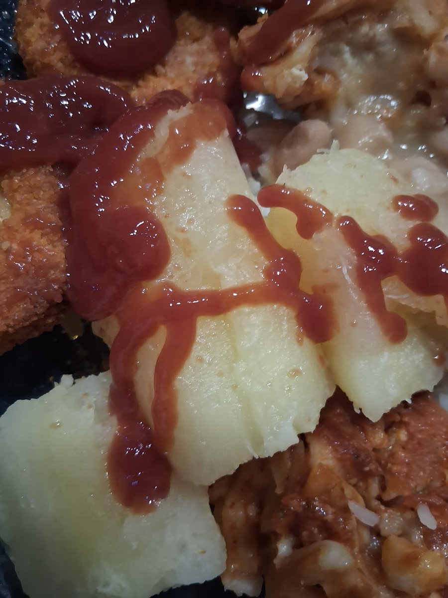 Fellowzito's tweet photo. mandioca com ketchup https://t.co/cc5bG00olM