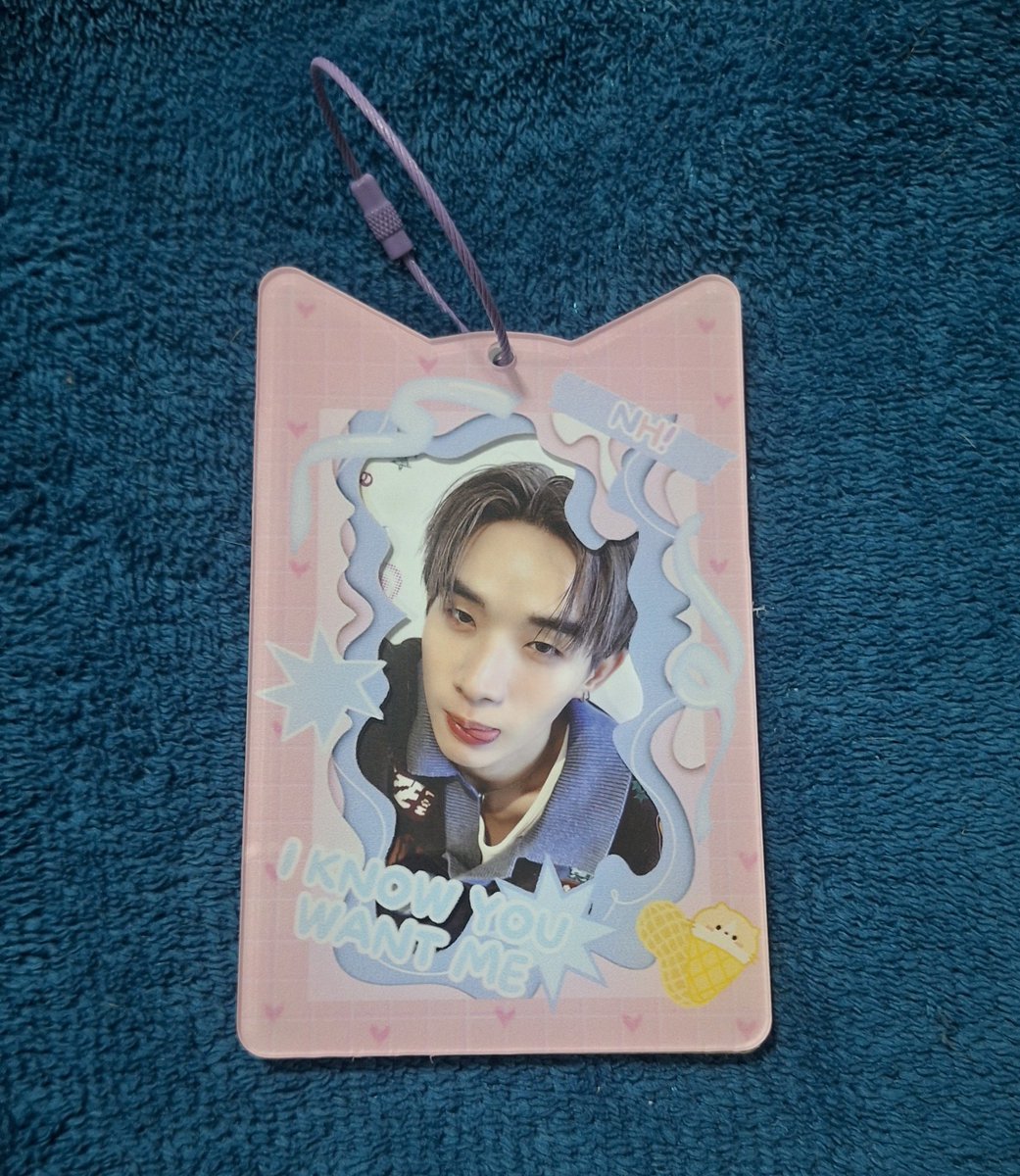 weakheroseob's tweet photo. não é por nada não mas a encomenda mais importante do mundo chegou 

MEU HOLDER NUTHONG 🥳🥳🤩🤩

não é pq sou filha dos kaumatt mas assim, eles arrasaram muito no holder e em todo o desing dele, eu amei muito meus brindes (ganhei até beng-beng direto da tailandia 😽😽) 

amo vcs e espero que vcs tenham muito sucesso!! 
@xfkcats @mawsocool 💙🩷