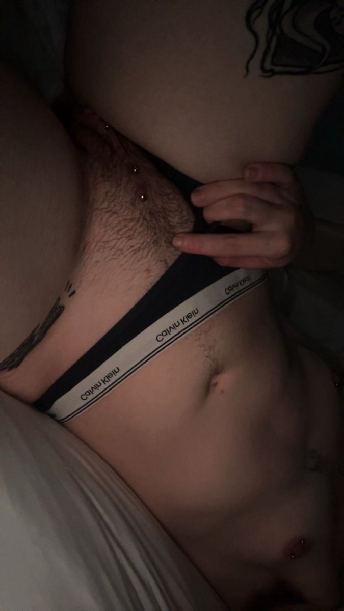 pupsugarr's tweet photo. i know I said there’s one but did i mention the 2nd ? :3 
#piercing #vch #christina https://t.co/wodykgZOcx