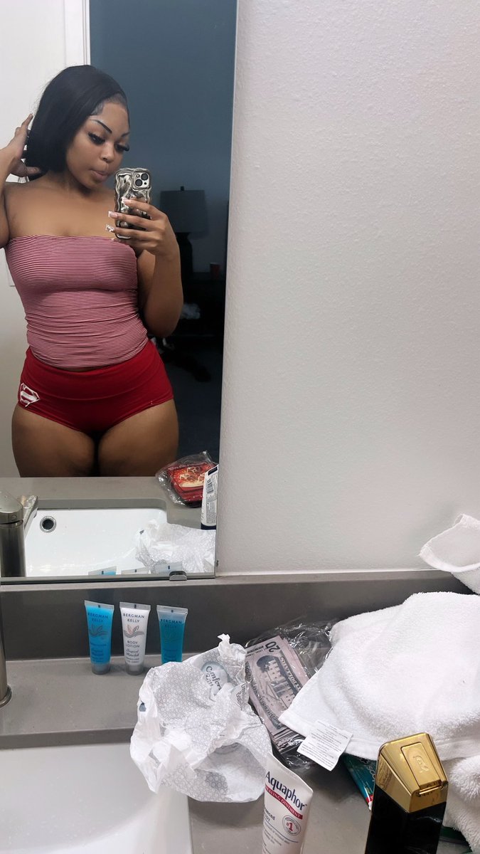 Kwild_x's tweet photo. Thick girls rock 🤘 
#momsonn https://t.co/f9babARv9M