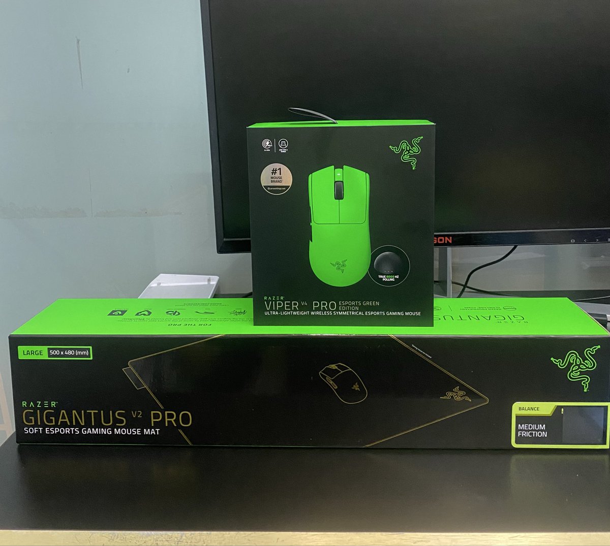 Invokid_lol's tweet photo. Thank you for the amazing gear. Cant wait to see it in action! @TeamRazer @ItsTurnersen https://t.co/N9PTEtDiO6