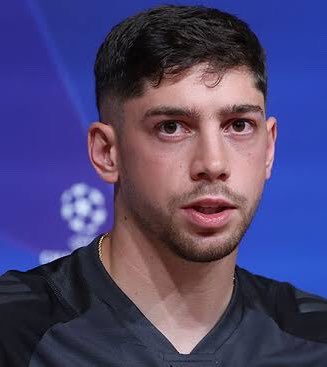 ChinoUTD's tweet photo. 🚨 Federico Valverde on Yann Bisseck blocking his powerful strike with his head:

🗣️ Valverde: “The moment I hit it and saw him putting his head there, I actually thought, ‘Please don’t.’

Something similar happened in training once. I hit one cleanly and one of our players tried to block it. The next day he didn’t train.

The official report just said he had picked up a knock in training. They didn’t explain who gave him the knock.

So today when the ball sat up for me, I already knew I was going to hit it. I just hoped everybody would move and leave it for the goalkeeper.

At least he has gloves. He’s being paid to stand there.

Then I see Bisseck putting his head in front of it.

Forget whether the shot was going in. For a second I was watching him to make sure he knew where he was.

I respect defending, honestly. But sometimes you also have to respect the shot.

If you see me winding up from there, let the goalkeeper earn his salary.”