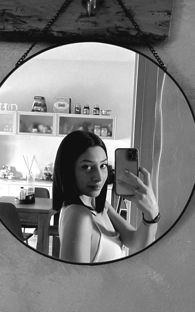 MissAngyvv's tweet photo. Una foto può attirare l’attenzione. L’autenticità, invece, si dimostra nel tempo. Io non interpreto il ruolo di Mistress, lo sono.
#feetِ #mistress #slave #findom #femdom #paypig https://t.co/KMCKE8KdKQ