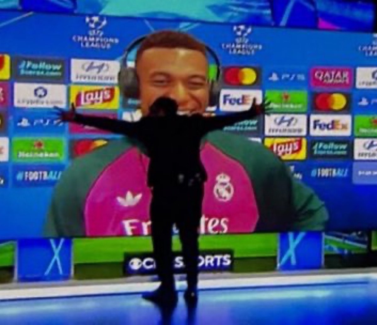 kylianmbrppe's tweet photo. eu sou assim com mbappe https://t.co/jJqqR09J2T