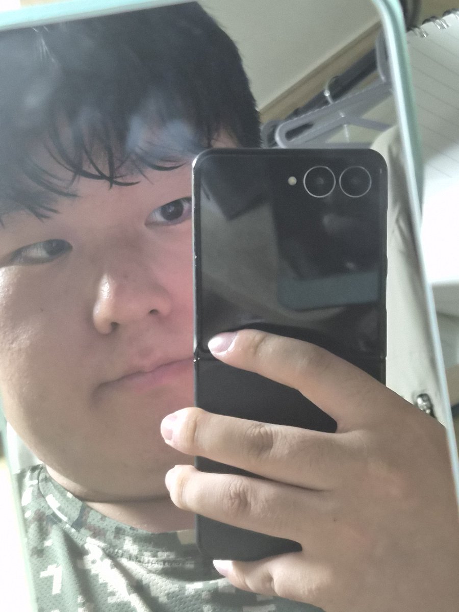 JungBanBan's tweet photo. 첫(?)트친소
해킹당해서 다시만들어요
01년생이고 낯가림 심해요
RPG게임 좋아합니다.
천천히 다시 해볼께요😢 https://t.co/jgc6PeLnxi