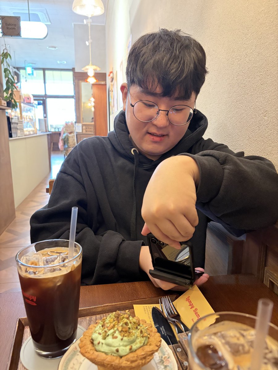 JungBanBan's tweet photo. 첫(?)트친소
해킹당해서 다시만들어요
01년생이고 낯가림 심해요
RPG게임 좋아합니다.
천천히 다시 해볼께요😢 https://t.co/jgc6PeLnxi