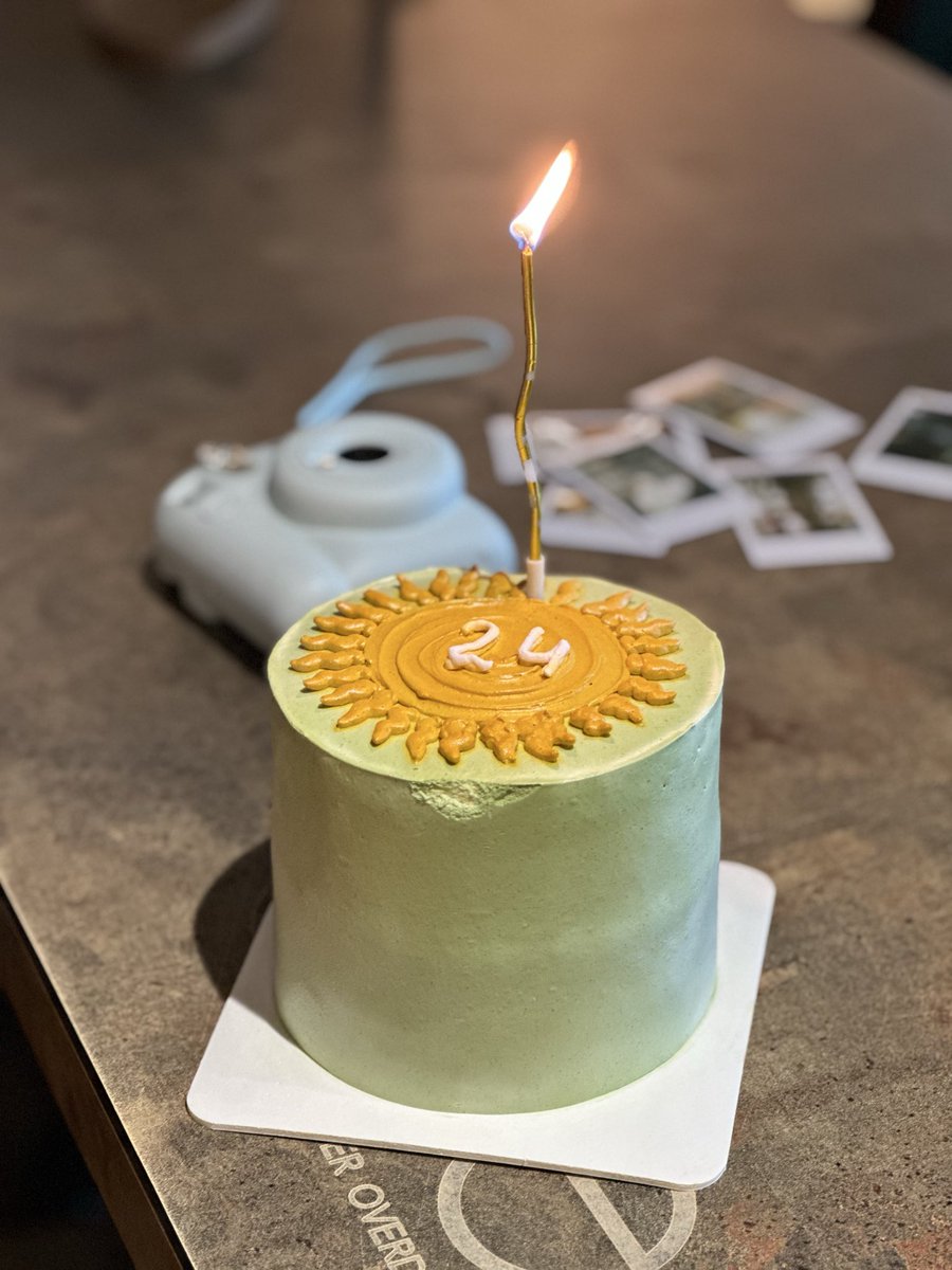 toxiczee's tweet photo. 24 today https://t.co/dZIwO9fhJq