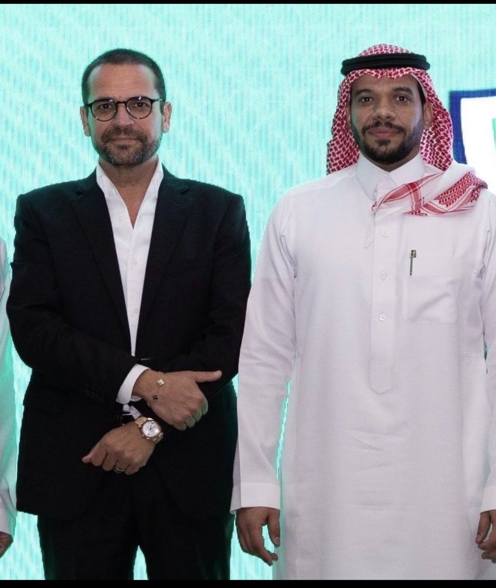 o_almalhan's tweet photo. لم يعد طرد المدرب (الكارثه)يكفي من اجل الاهلي على الصندوق ان يعين لجنه لادارة النادي باسرع وقت ممكن لانه لايمكن الوثوق في اشخاص تسببو في هدم كل ماتم عمله في النادي بسبب الثقه التي وضعت في شخص الشنقيطي وزملائه ( الصندوق هو المسئول الان)#طرد_الشنقيطي_والمدرب_مطلب https://t.co/GKwhdIsZKy