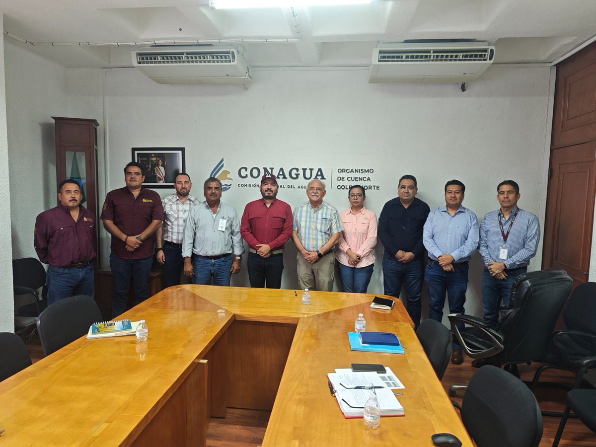 ConaguaOCGNte's tweet photo. La #CONAGUA recibió en sus instalaciones al alcalde de González, Tamaulipas, quien presentó un proyecto para la construcción de una obra de toma de agua potable que busca beneficiar a las familias de González y Estación Manuel.

Con estas acciones, fortalecemos la coordinación entre los tres órdenes de gobierno para impulsar proyectos que contribuyan a garantizar el acceso al agua para todas y todos.