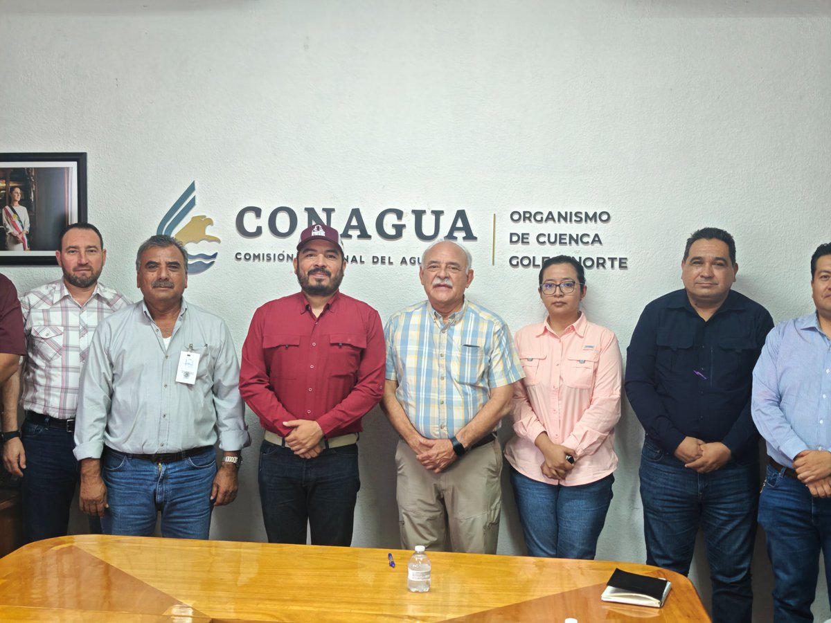 ConaguaOCGNte's tweet photo. La #CONAGUA recibió en sus instalaciones al alcalde de González, Tamaulipas, quien presentó un proyecto para la construcción de una obra de toma de agua potable que busca beneficiar a las familias de González y Estación Manuel.

Con estas acciones, fortalecemos la coordinación entre los tres órdenes de gobierno para impulsar proyectos que contribuyan a garantizar el acceso al agua para todas y todos.